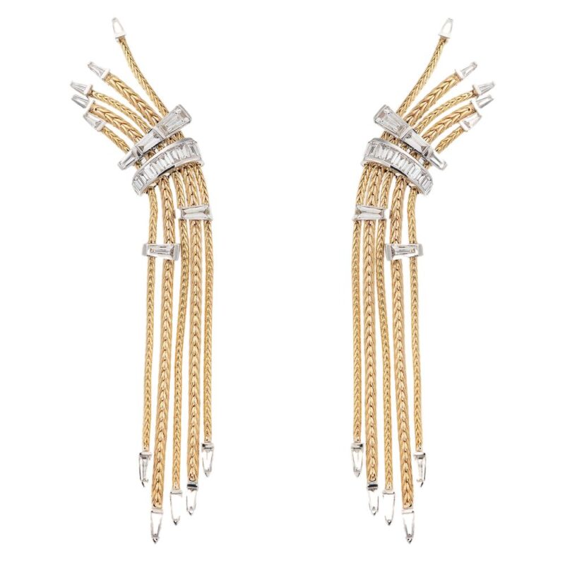 Yellow gold earrings with white diamond baguettes