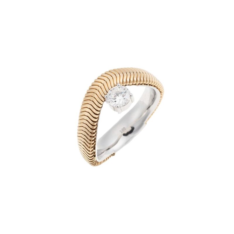 Yellow gold chain ring with round white diamond